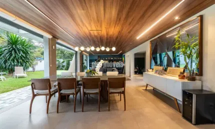 Casa à Venda | 5 Suítes | 300m² | JARDINS ? Pinheiros