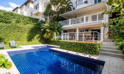 CASA EM CONDOMÍNIO 530,0M²AC-  460,0M²ÁREA DE TERRENO 3 SUÍTES, 3 GAR PISCINA CHURRASQUEIRA