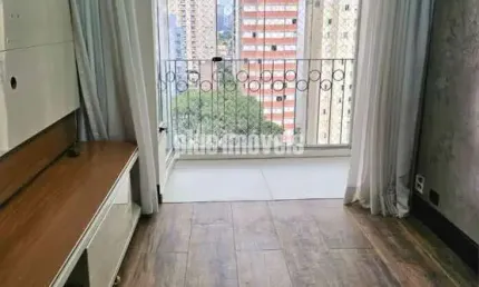 Apartamento com 2 quartos, 1 banheiro, 1 vaga de garagem.
