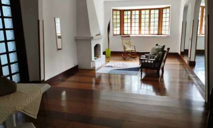 Sobrado local nobre , 4 dormts,2 sts,1 master, piscina,3vgs