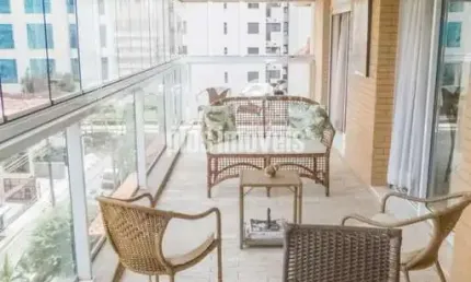 Empreendimento de alto padrão possui torre única e muito requinte.