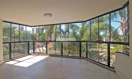 Apartamento no Campo Belo com vista de 360o reformado.