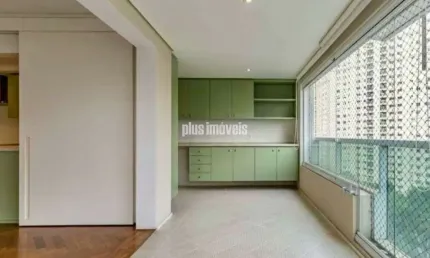 Belíssimo apartamento andar alto, living amplo, varanda envidraçada