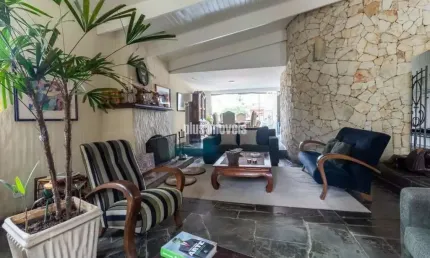 Casa à venda com 450m², 5 quartos e 4 vagas- interlagos