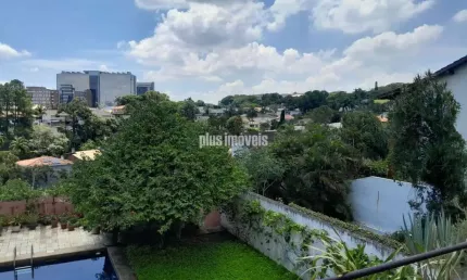 Casa assobradada  3 quartos 3 suites 4 vagas no morumbi