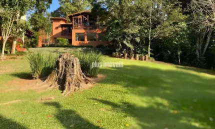 Casa em condominio fechado em Cotia, com 5 dormitorios