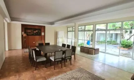 Casa Alto Padrão à Venda em Moema - 750 m² de Área Útil