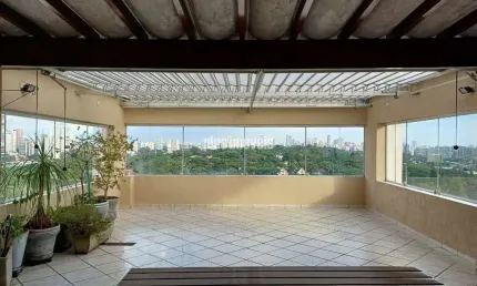 EXCLENTE COBERTURA DUPLEX, COM VARANDA E CHURRASQUEIRA.