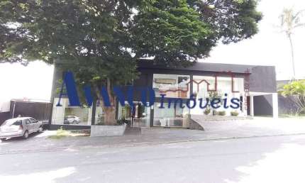 Linda casa comercial em ótima localização na Vila Progresso