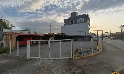 Terreno de esquina com 17,50 x 29,46* no binário ao lado do Hipermercado Komprão do bairro Vila Nova