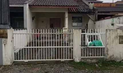 Geminado térreo com 02 dormitórios e cozinha mobiliada para vender, bairro Vila Nova