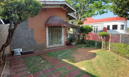 Casa a venda, de Esquina, no Jardim dos Oliveiras - Oportunidade Única!