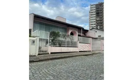 Casa comercial com 5 salas para alugar na Rua Assunção, 40, Ponta Aguda, Blumenau