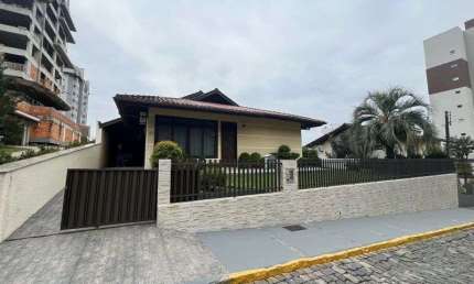 Casa com 3 quartos para alugar na Timbó, 50, Das Capitais, Timbó
