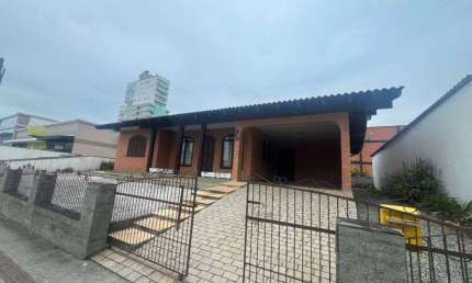 Casa com 3 quartos para alugar na Timbó, 315, Centro, Timbó