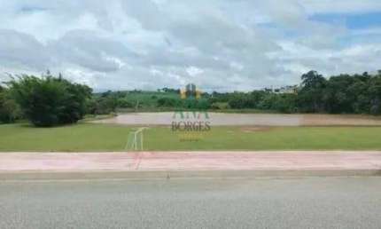 Terreno em Condomínio de Alto Padrão em Wanel Ville, Sorocaba-SP  220m² de Área - Oportunidade Única!