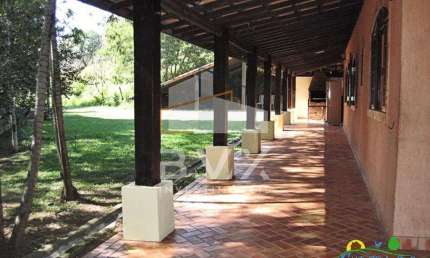 Aluguel de Chácara de Luxo em Sorocaba-SP  3 casas, sendo 7 quartos, 2 suítes, 3 salas, 7 banheiros, 3 vagas de garagem  970m² de área