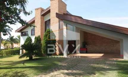 Casa em Condomínio Vale do Lago - Sorocaba/SP Área Construída: 353 metros Área de terreno: 2.173 metros (2 lotes)-3 dorm sendo 1 suíte com closet e ba