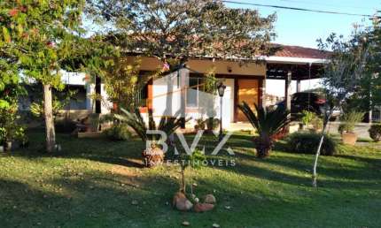 Casa de luxo em condomínio no Portal do Sabiá em Araçoiaba da Serra-SP: 3 quartos, 3 suítes, 4 salas, 5 banheiros, 5 vagas de garagem e 360m² de área.