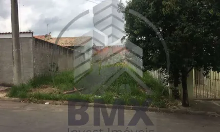 Vende-se ótimo terreno de 200 m² (8x25 m), plano, no Jd. Flora, região central de Araçoiaba da Serra, próximo à Sorocaba-SP