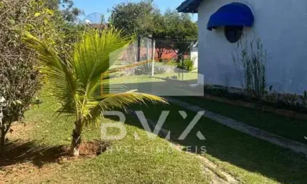 Chácara à venda em Araçoiaba da Serra-SP, bairro Campo do Meio: 2 quartos, sala, banheiro, 6 vagas garagem e 180m² de área.Quarto e banho nos fundos