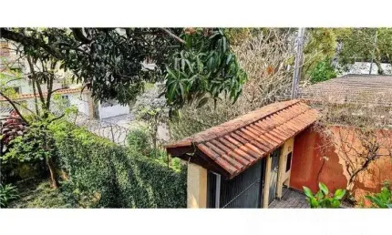Casa  Venda 205m² com 4 dormitórios sendo 2 suítes, sala com varanda