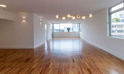 Apartamento de 270m², 3 dormitórios, 2 suítes, 2 vagas de garagem em Higienópolis.