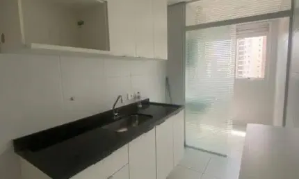 Apartamento de frente para locação com 2 quartos, sendo uma suíte, em um andar alto