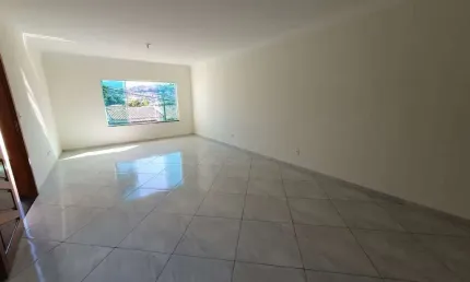 Alugo  sobrado novo tremembé, 3suites sendo 1 com sacada, 5 vagas de garagem