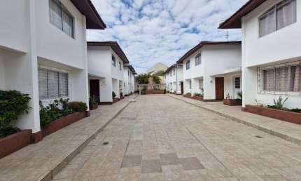 Sobrado com 3 dormitórios para alugar, 70 m² por R$ 2.000/mês - Bairro Alto - Curitiba/PR