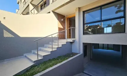 Sobrado com 3 dormitórios à venda, 208,12m² com terraço de 46,44m² e quintal de 30m² por R$ 1.200.000 - Bom Retiro - Curitiba/PR