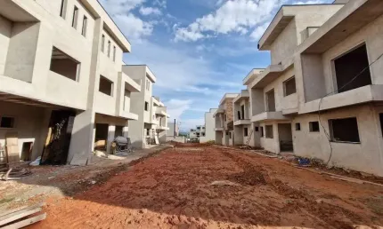 Sobrado com 3 dormitórios à venda, 105 m² por R$ 630.000,00 - Pilarzinho - Curitiba/PR
