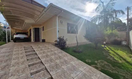 Casa Térrea Averbada medindo 126,82m² com Quintal à Venda por R$ 845.000,00 no Bairro Alto - Curitiba/PR