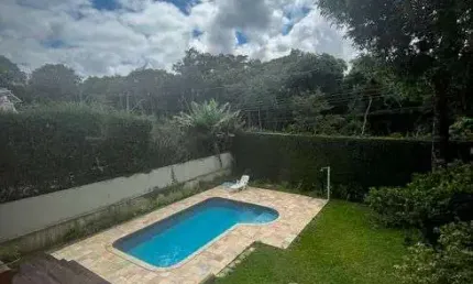 Casa de condomínio para venda possui 322 metros quadrados com 3 quartos