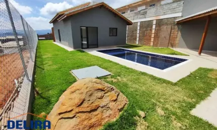 Casa com 3 Quartos, Piscina e Churrasqueira - Financiamento Bancário