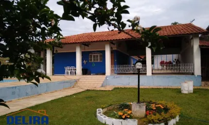 Linda chácara a venda, bem localizada em terra preta!