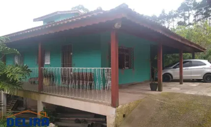 Chácara com campo de futebol e mina de água em Terra Preta.