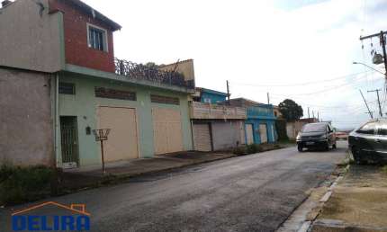 Casa a venda em Terra Preta com quintal e 2 dormitórios.