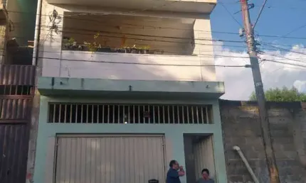 Casa à venda com 4 quartos em bairro tranquilo de Terra Preta.