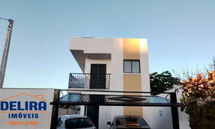 Casa dois andares com 140 m² de área total sendo 115 m² construídos