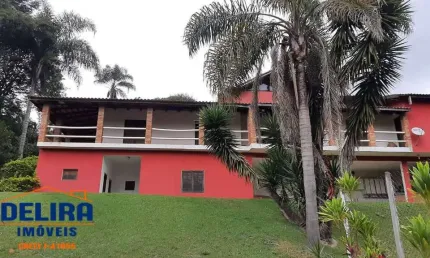 Chácara a venda com uma vista linda para a natureza.