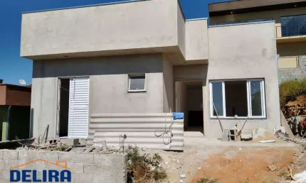 Casa com 150 m² em Mairiporã dentro de condomínio fechado.