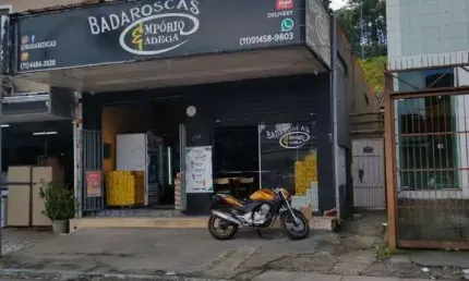 Salão comercial com casa nos fundos no centro de Terra preta