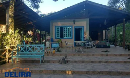 Chácara rústica com piscina, área gourmet em meio a natureza.