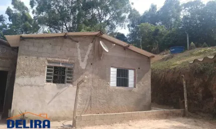 Chácara à Venda com Ótima Localização e Abundante Área Verde