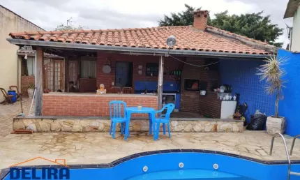 Casa à venda em Atibaia com piscina e uma linda área gourmet.