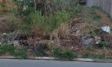 Terreno a venda com platô e projeto aprovado pela prefeitura.