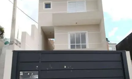 Sobrado à venda em uma ótima localização em Terra Preta.