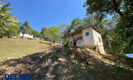 Chácara à venda com acesso por duas ruas: dupla conveniência!