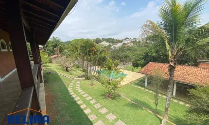 Chácara magnífica com área gourmet, piscina e campo de futebol.